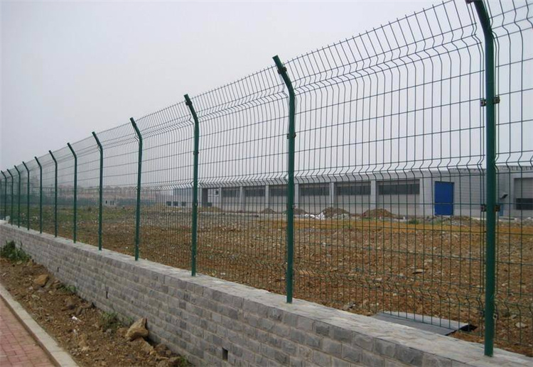 公路護欄網(wǎng)兩種防腐工藝的優(yōu)劣分析 